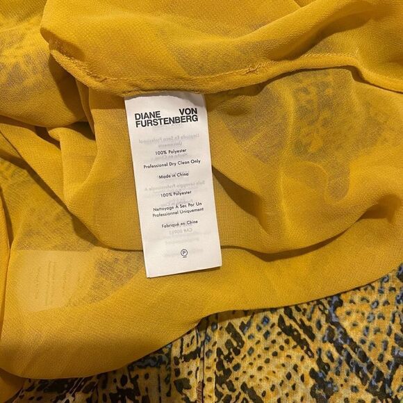 NWOT Diane Von Furstenberg Lorelei Abstract Print Blouse - Picture 7 of 7